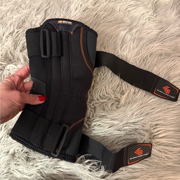 Shock Doctor 870 Knee Brace Support Compression Sleeve Size Medium Black - Picture 4 of 5